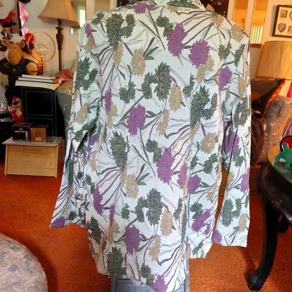 Cotton Ginny Plus Cotton Floral Shirt, Size Medium - Picture 4 of 6